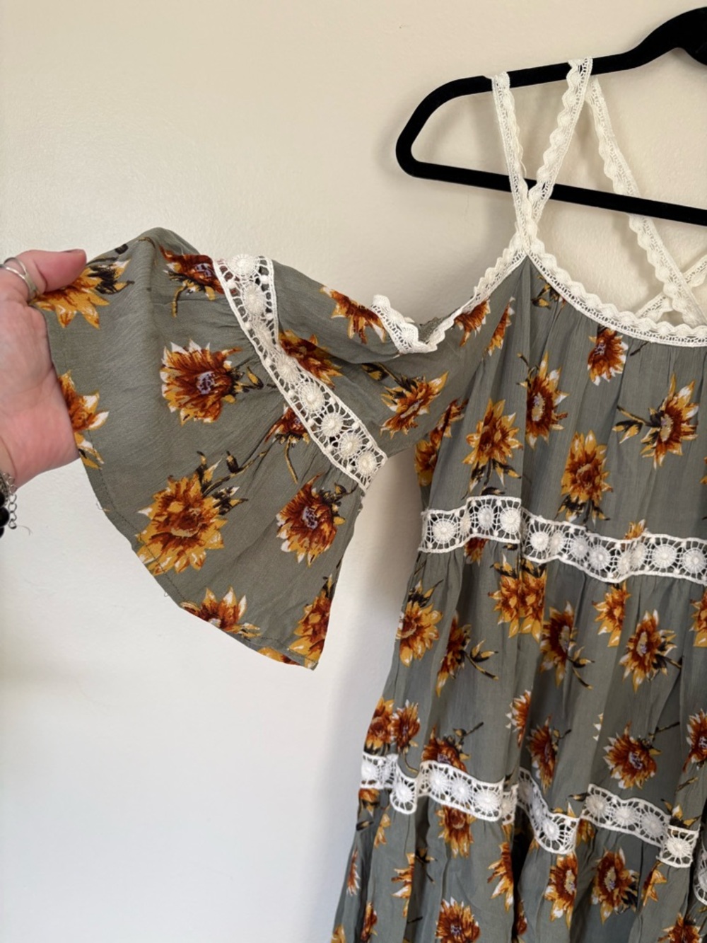Doe & Rae Sage Green Sunflower Lace Sundress Size Small NWT - Picture 9 of 16